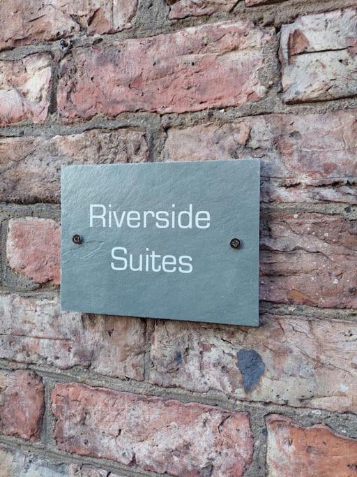 The York Riverside Suites Exterior photo